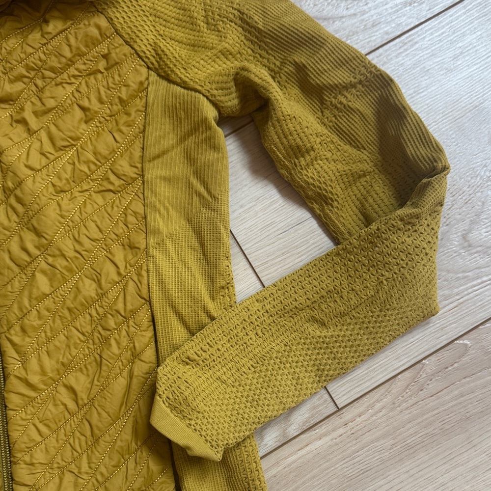 Athleta Flurry Force insulated jacket. EUC SZ SMALL. Worn once! Palo verde Gold - Picture 5 of 8